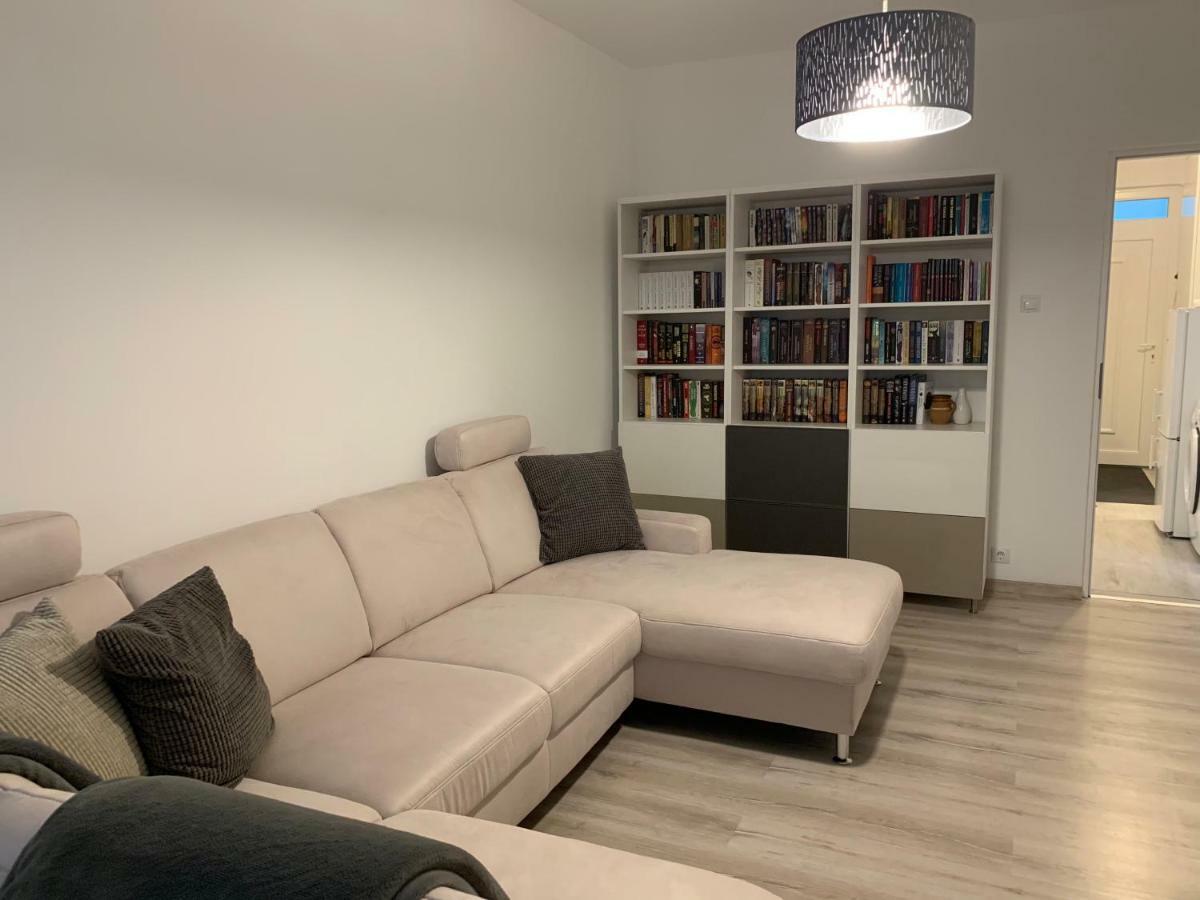 Apartamento Origo Győr Exterior foto